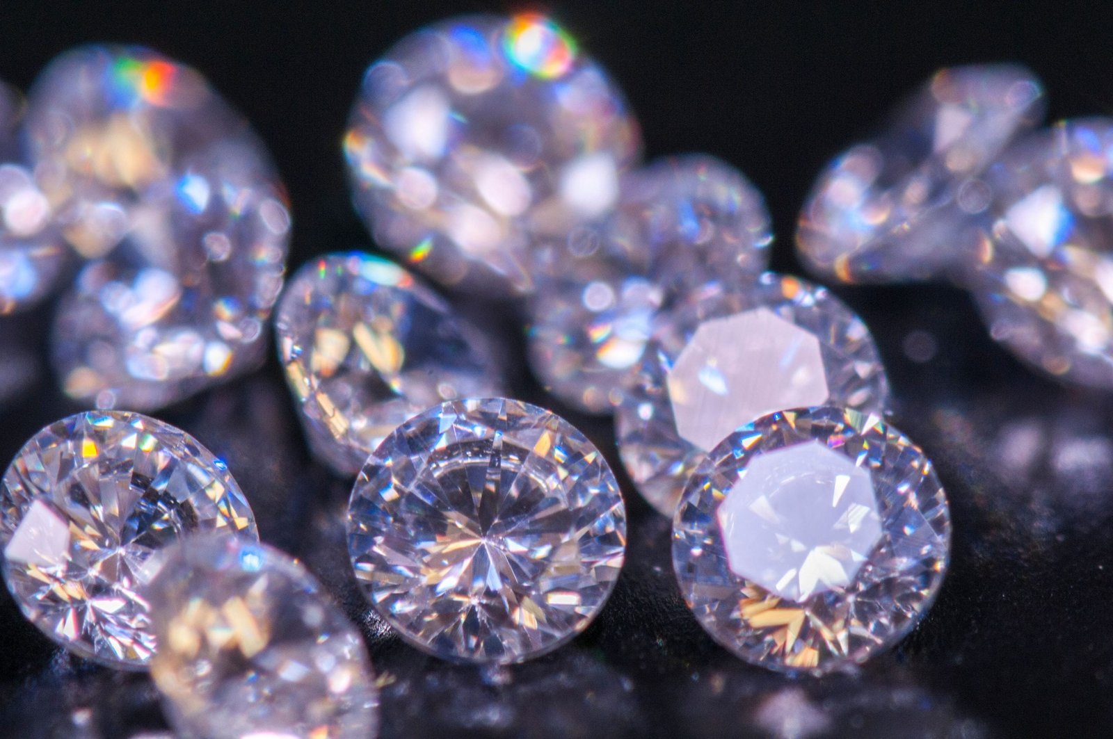 How To Buy Diamond Jewellery: The 7 C's of Buying a Diamond by The Wedding Rings Co. (theweddingringscompany.co.uk)