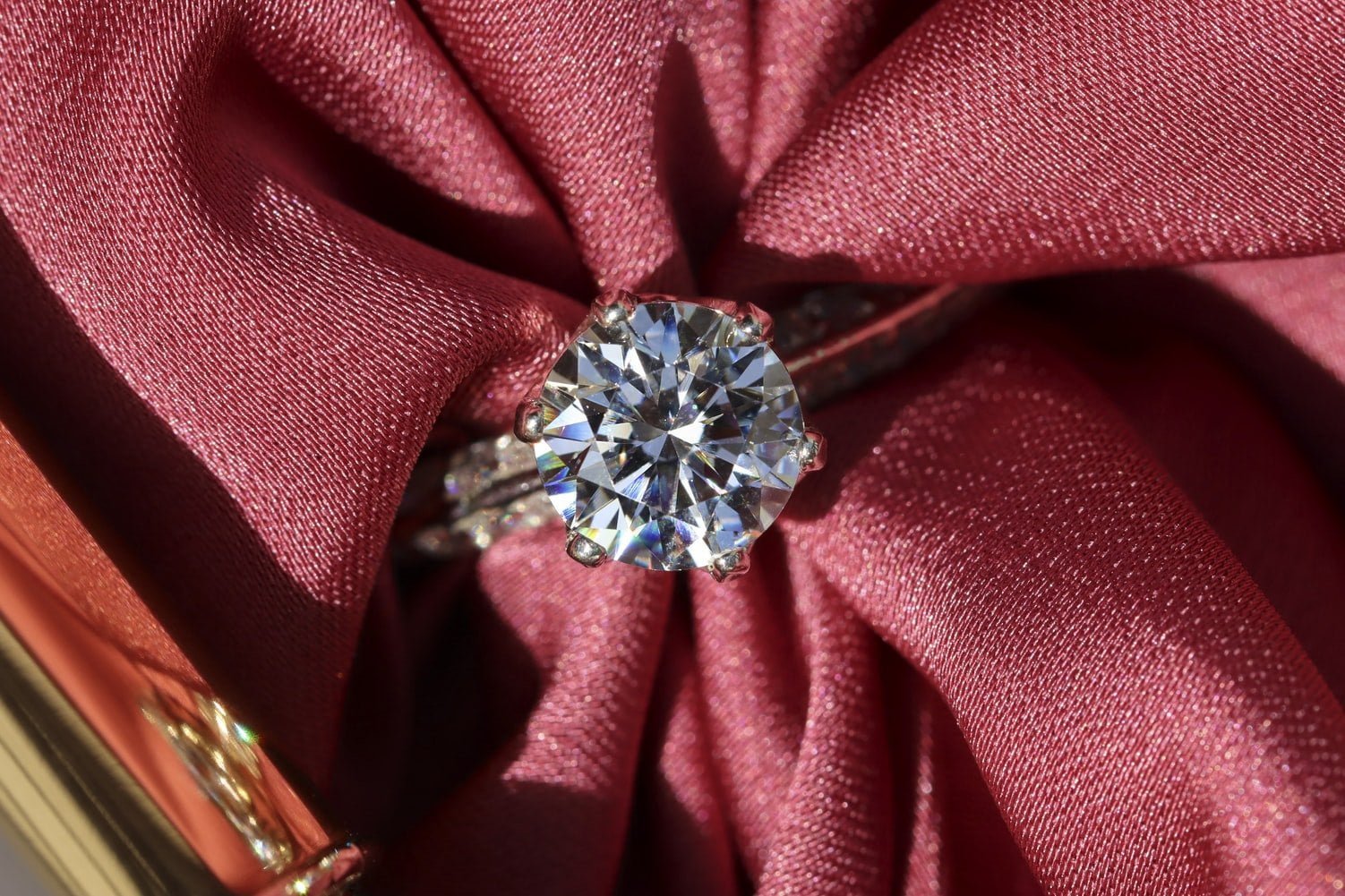 How To Choose a Diamond Engagement Ring For Your Significant Other
